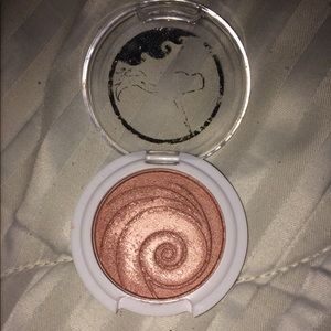 shimmery blush or single eye shadow