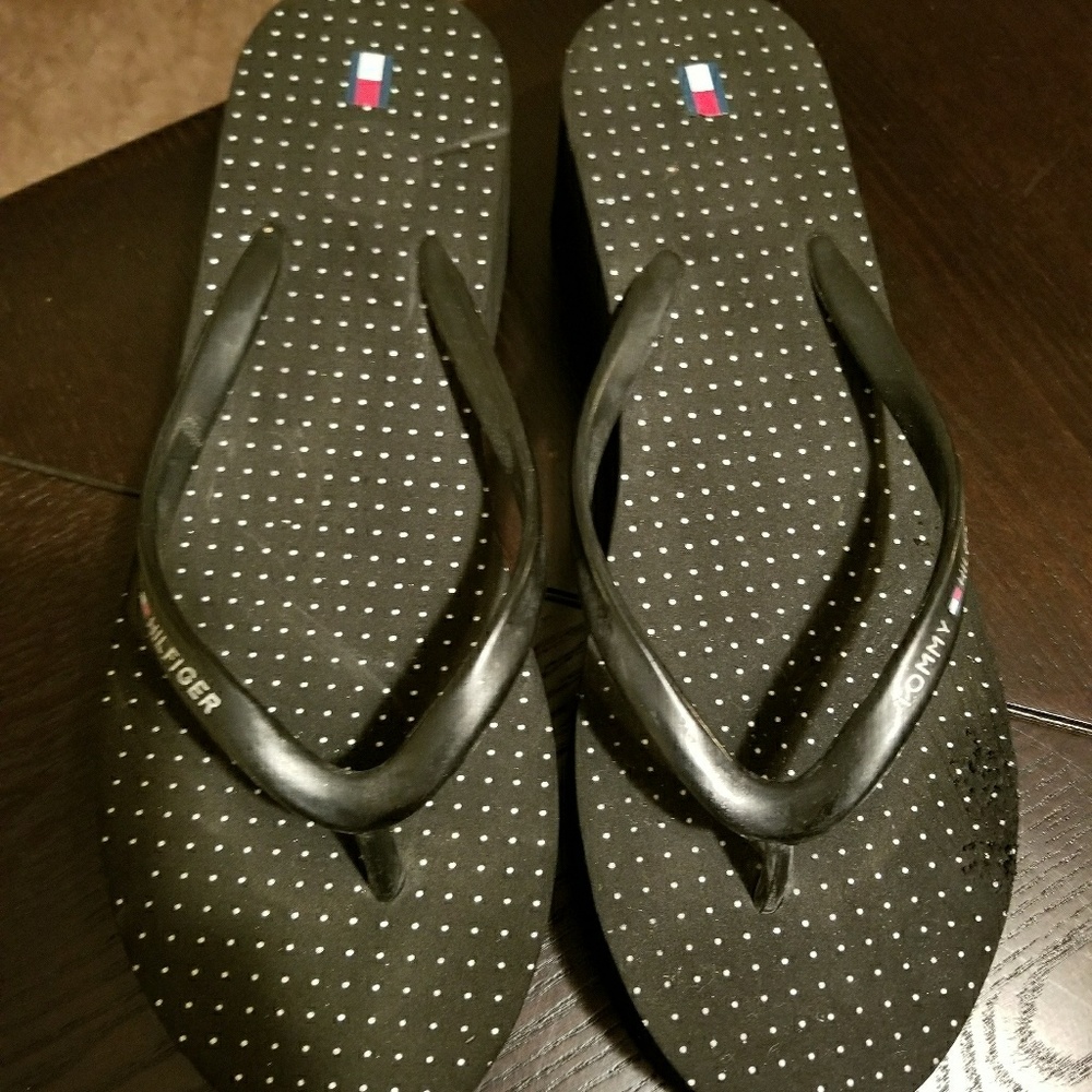Tommy hilfiger flip flops