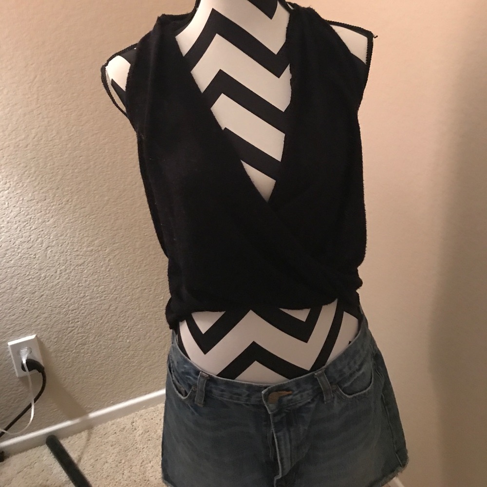 Perfect razor back scooped neck crop top