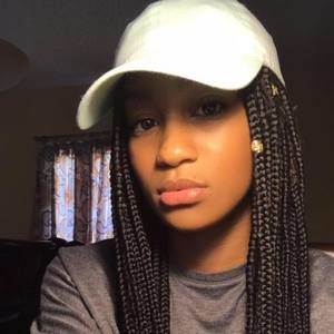 Meet your Posher, Courtney