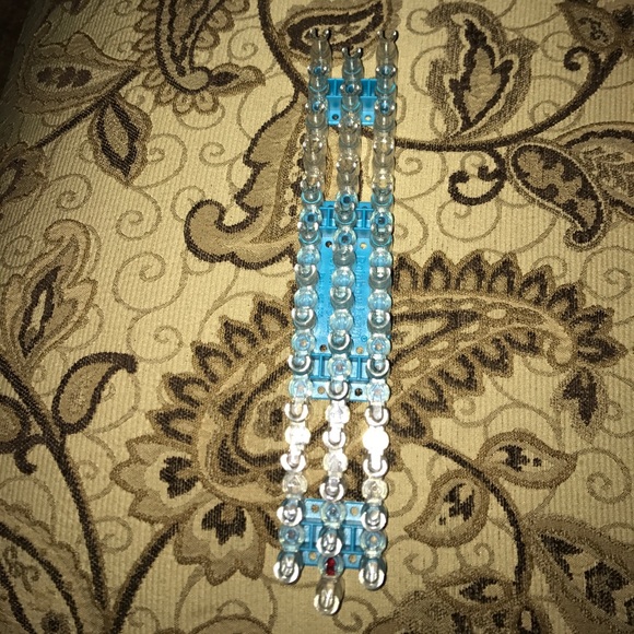 Rainbow loom and organizer and bands - Picture 3 of 6