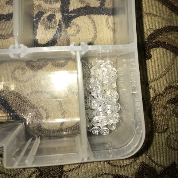 Rainbow loom and organizer and bands - Picture 5 of 6