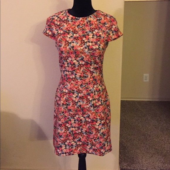 Zara Dresses & Skirts - Zara flowery dress