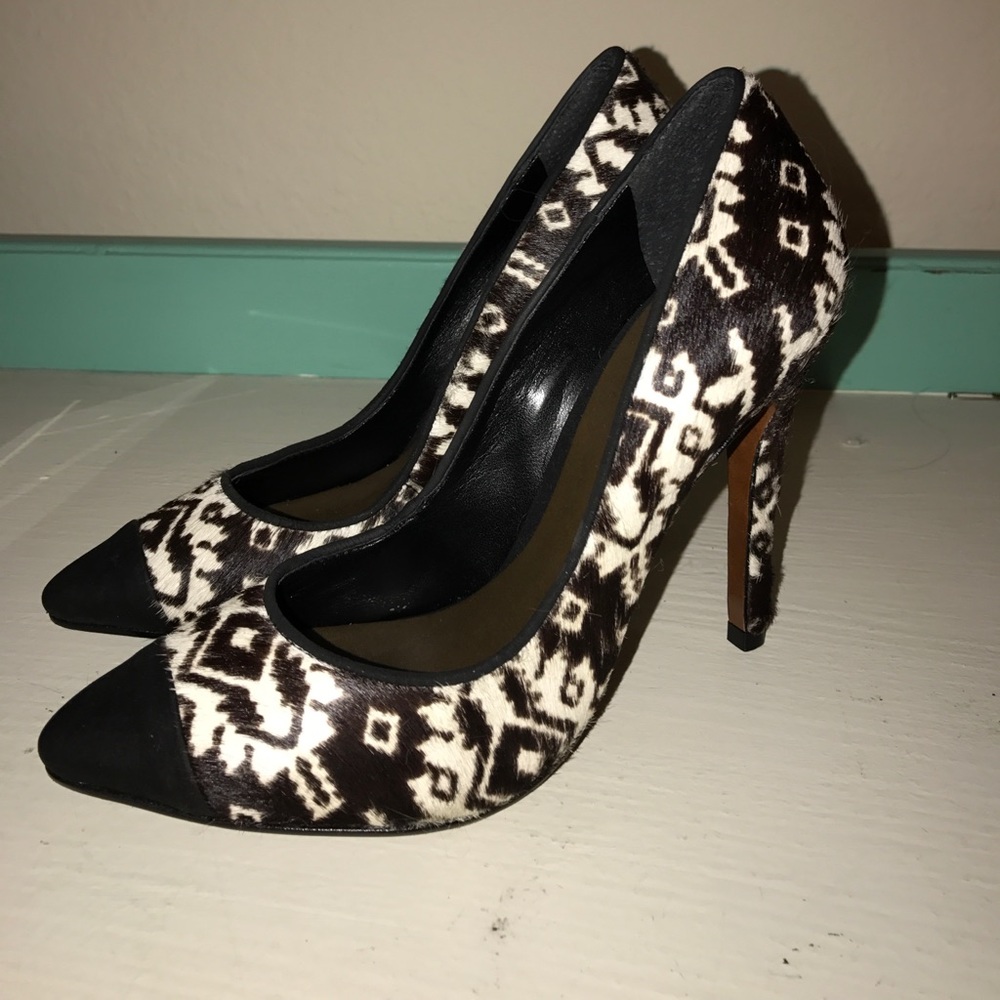 Shultz leather and real fur patterned pump!!