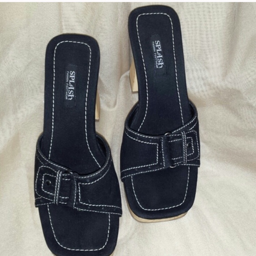 splash chunky heel sandals
