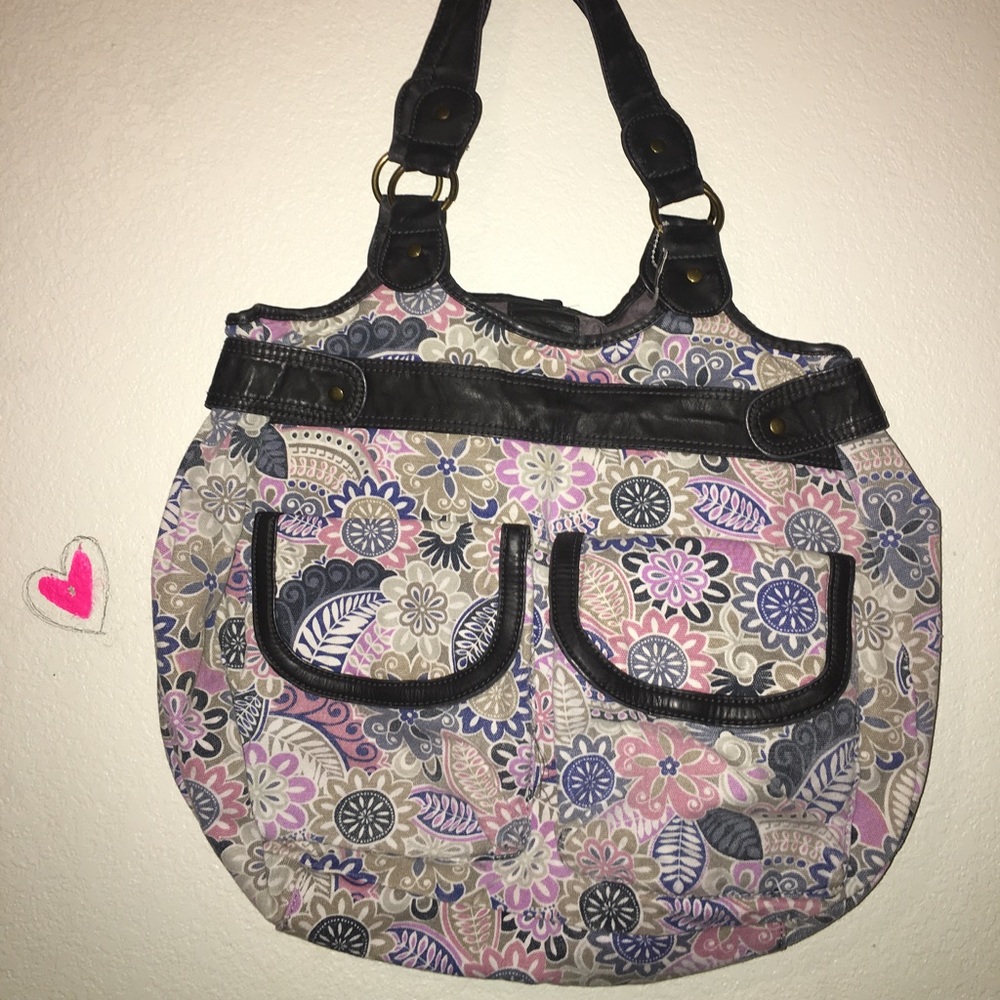 Versatile Seasons Shoulder bag