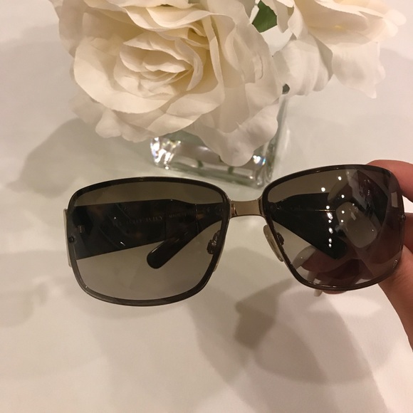 Burberry Accessories - Authentic Burberry sunglasses