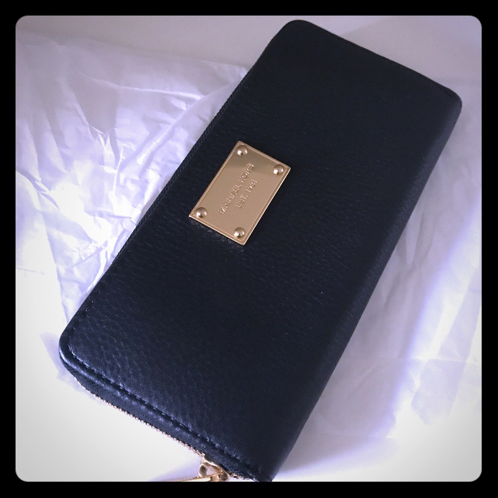 Michael kors zipped wallet black
