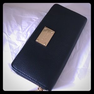 Michael kors zipped wallet black