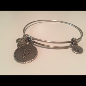 V Initial Alex and Ani bracelet💎💎