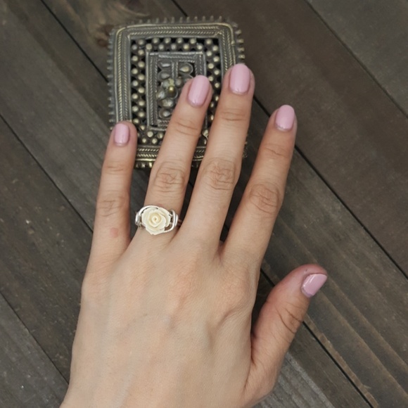 🔴SOLD🔴 Sterling Silver Cream Rose Bead Ring - Picture 2 of 7