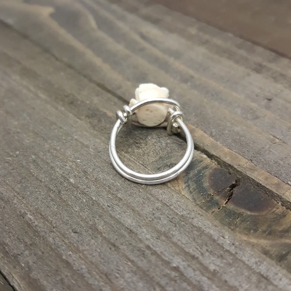 🔴SOLD🔴 Sterling Silver Cream Rose Bead Ring - Picture 4 of 7