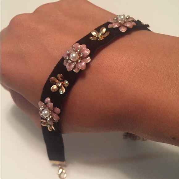 Velvet Flower Choker - Picture 2 of 5