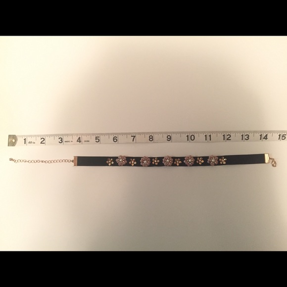 Velvet Flower Choker - Picture 5 of 5