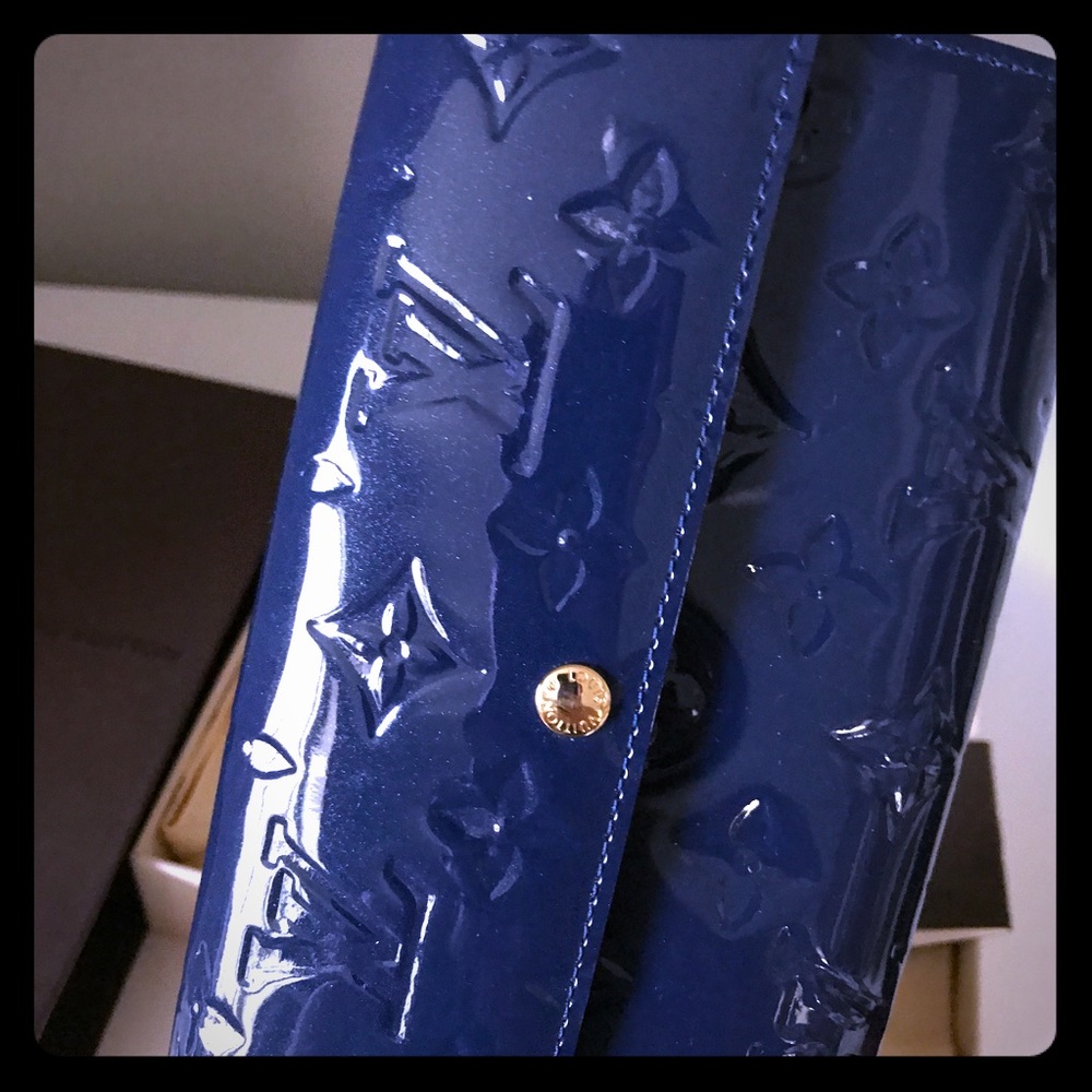 Louis Vuitton vernis Sarah wallet navy blue