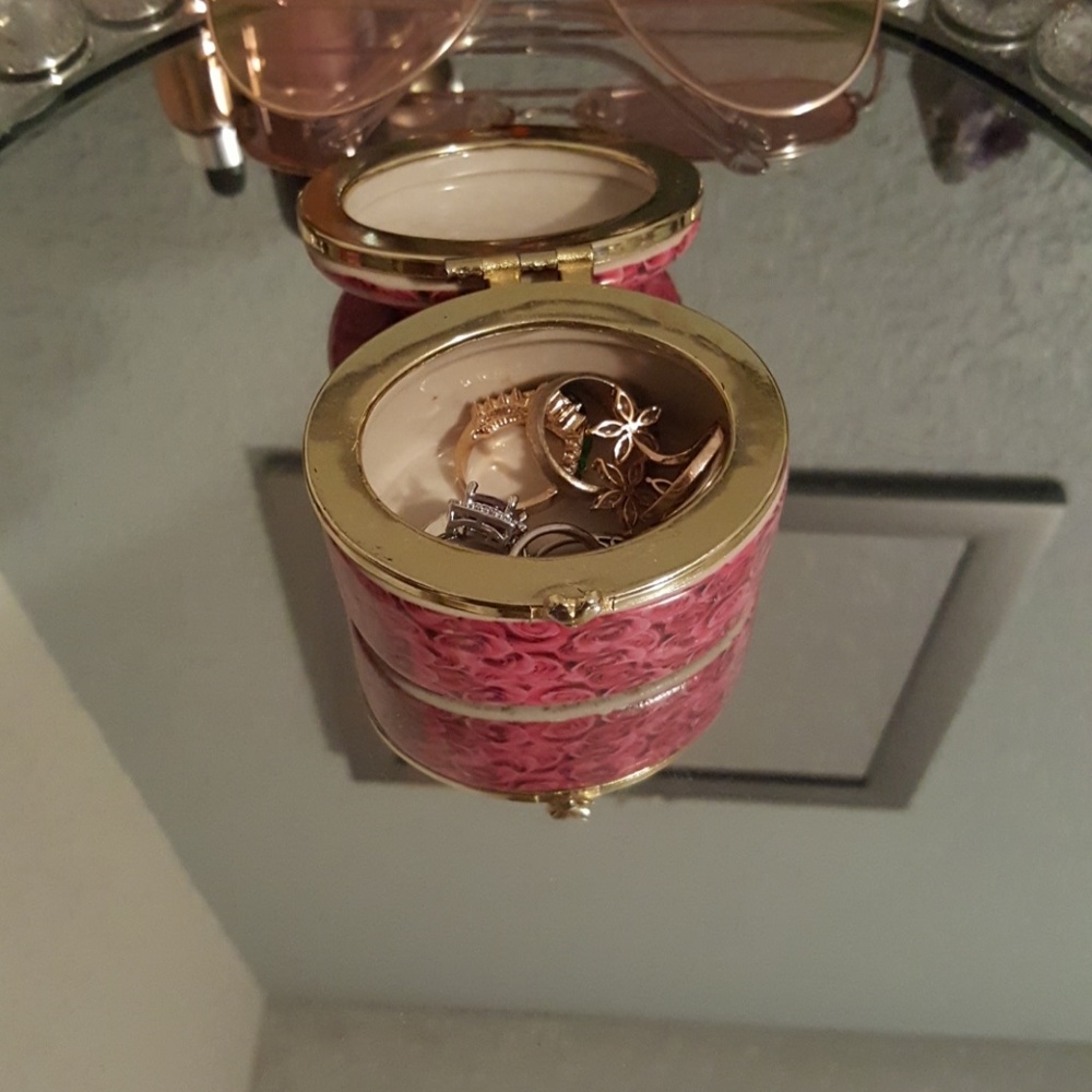 Container - Picture 2 of 4