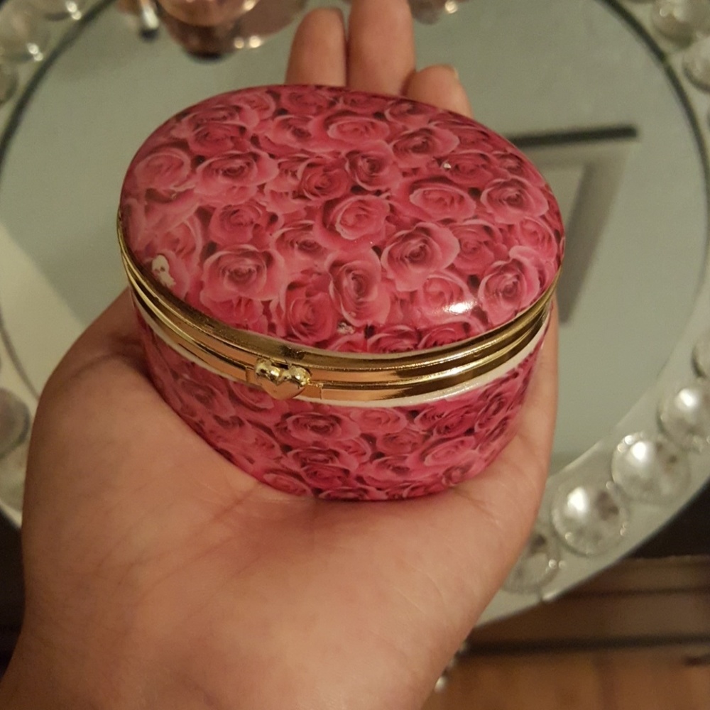 Container - Picture 3 of 4