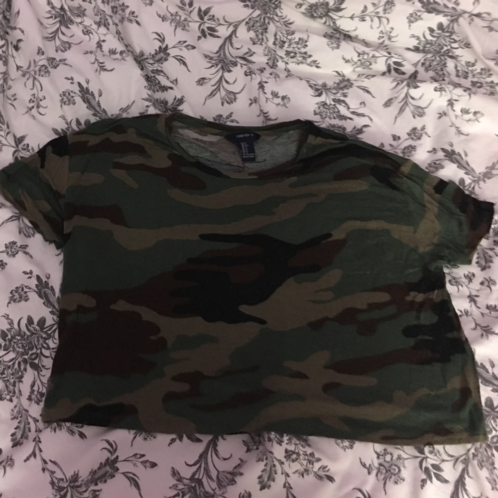 Cropped camo shirt