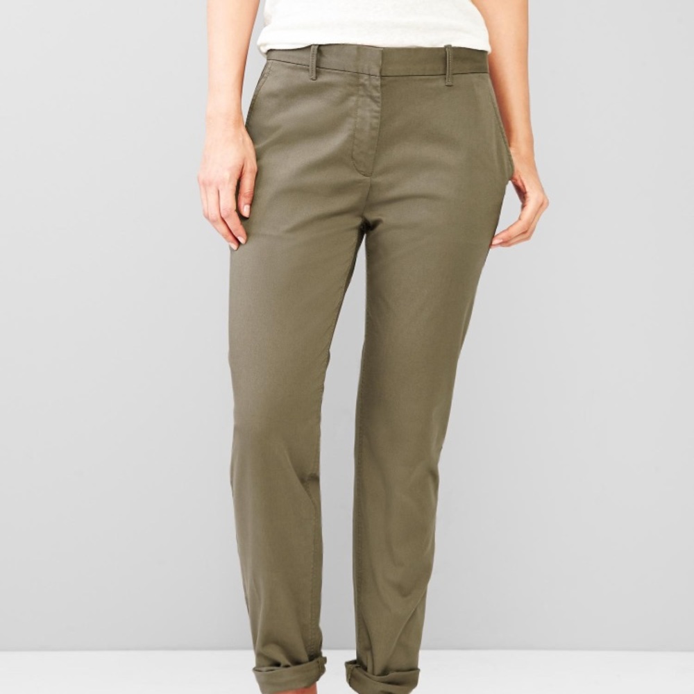 {GAP} broken-in straight khakis