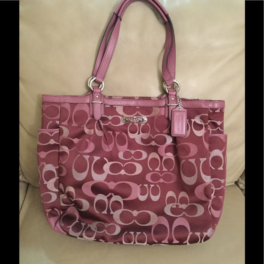 AUTHENTIC COACH PURSE  $ FREE GIFT W/ PURCHASE!!