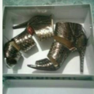 Jessica Simpson heels