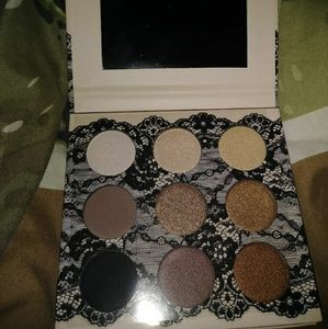 Eyeshadow palette