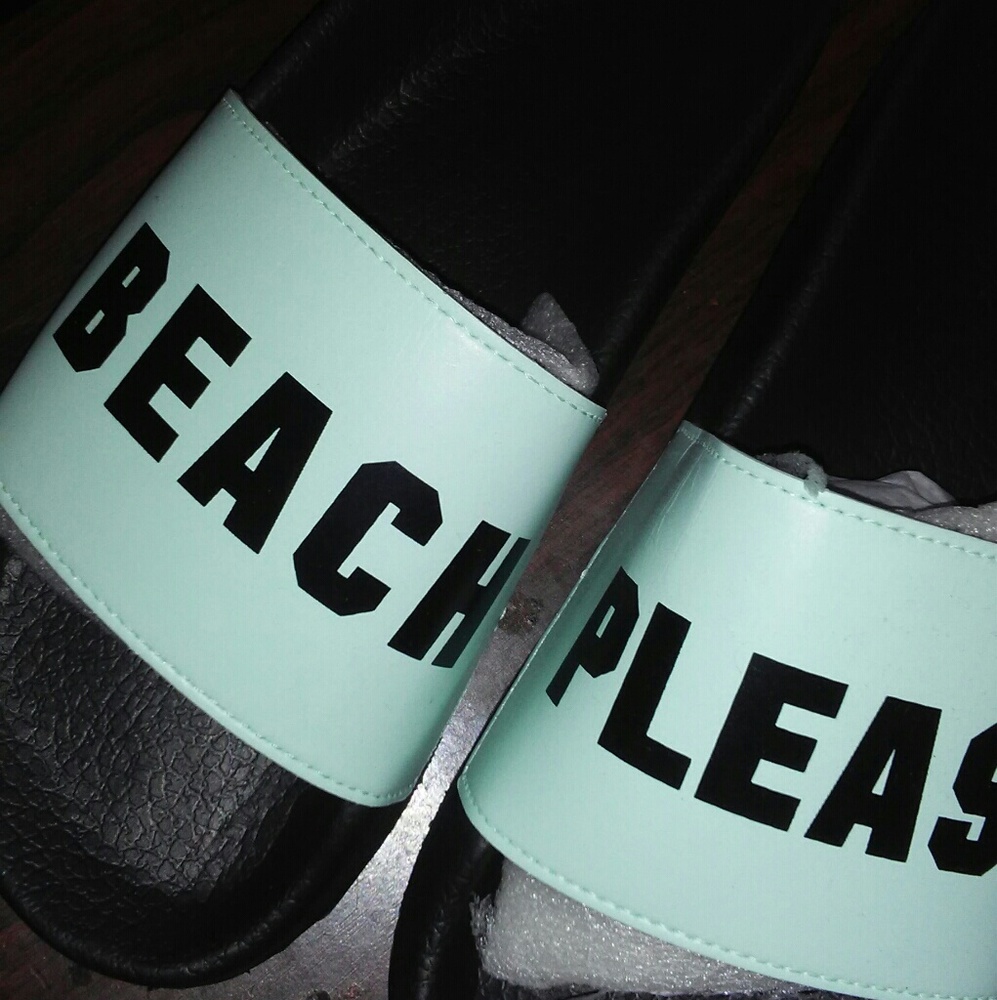 (Sale)🌞Brand New Victoria Secret Pink Brand Slide