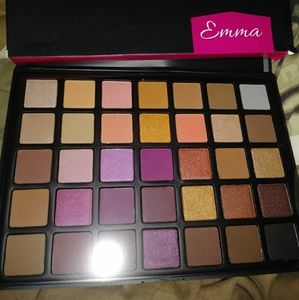 Eyeshadow palette