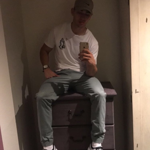 Meet your Posher, Jairo - Picture 1 of 1