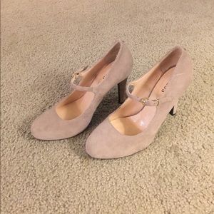 Guess pumps in taupe