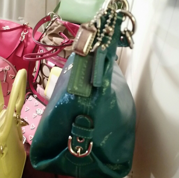 Coach patent green crossbody/shoulder purse EEUC! - Picture 2 of 5