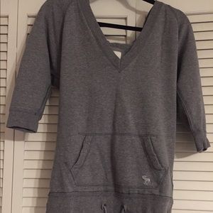 mid sleeve abercrombie sweater with hoodie