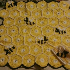 Honeybee Blanket and Cap