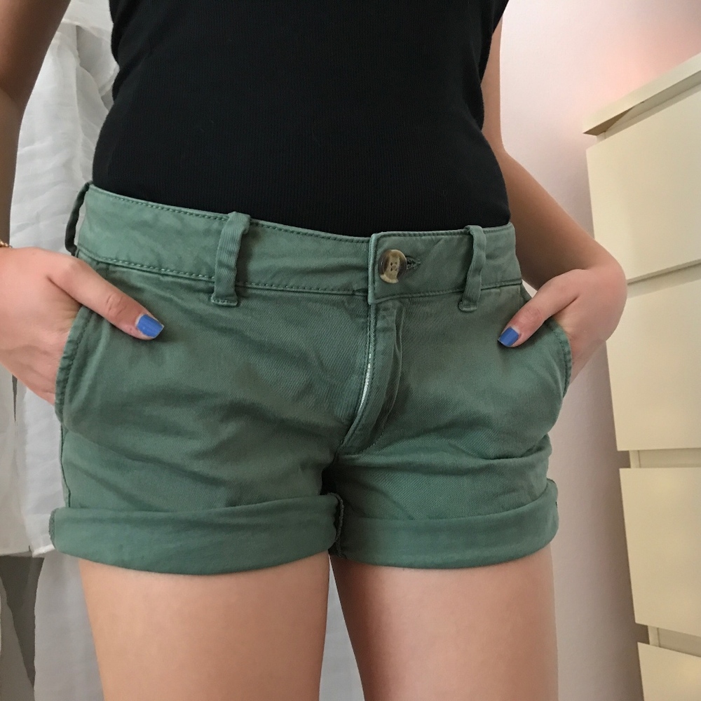 Army green casual shorts