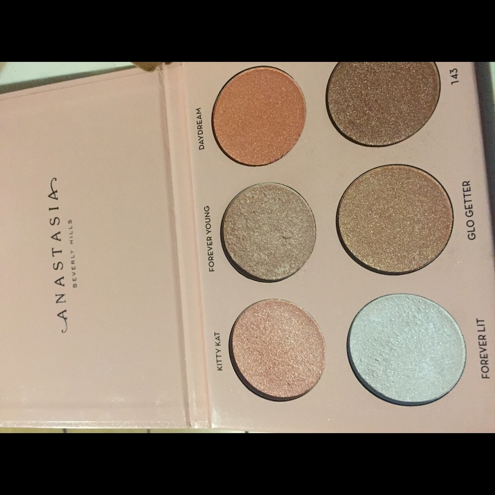 Nicole Guerriero Highlight Pallet