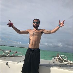 Meet your Posher, Gregory