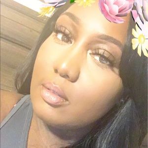 Meet your Posher, Desirea