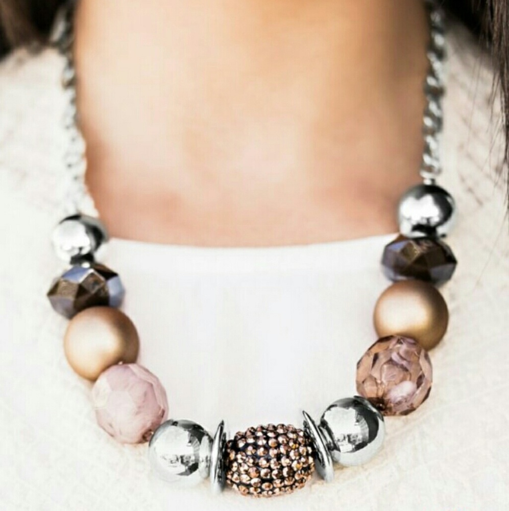 A warm welcome necklace set and bracelet