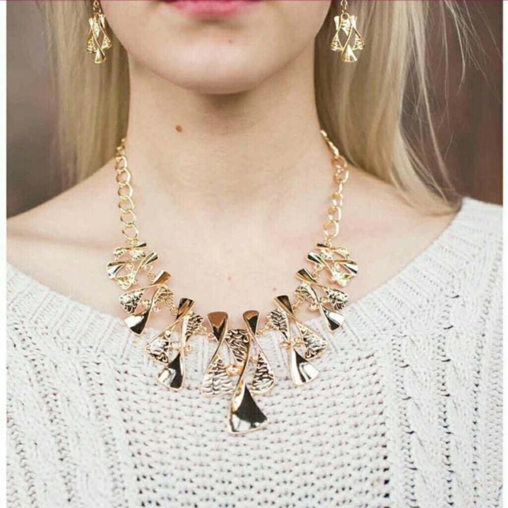 Sands of time necklace set