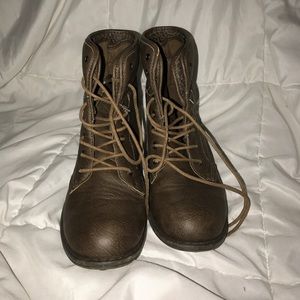Combat boots
