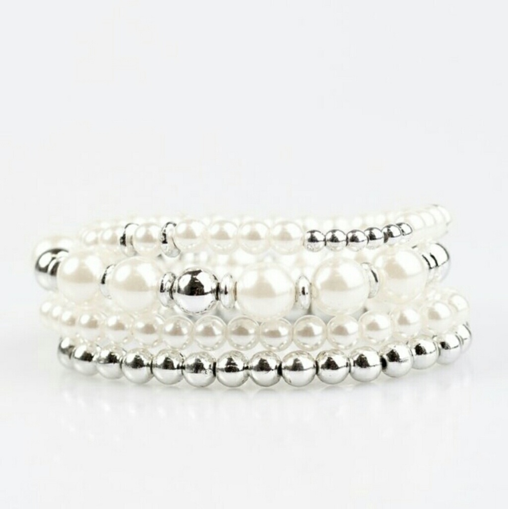 Pearl beaded bracelet streachy