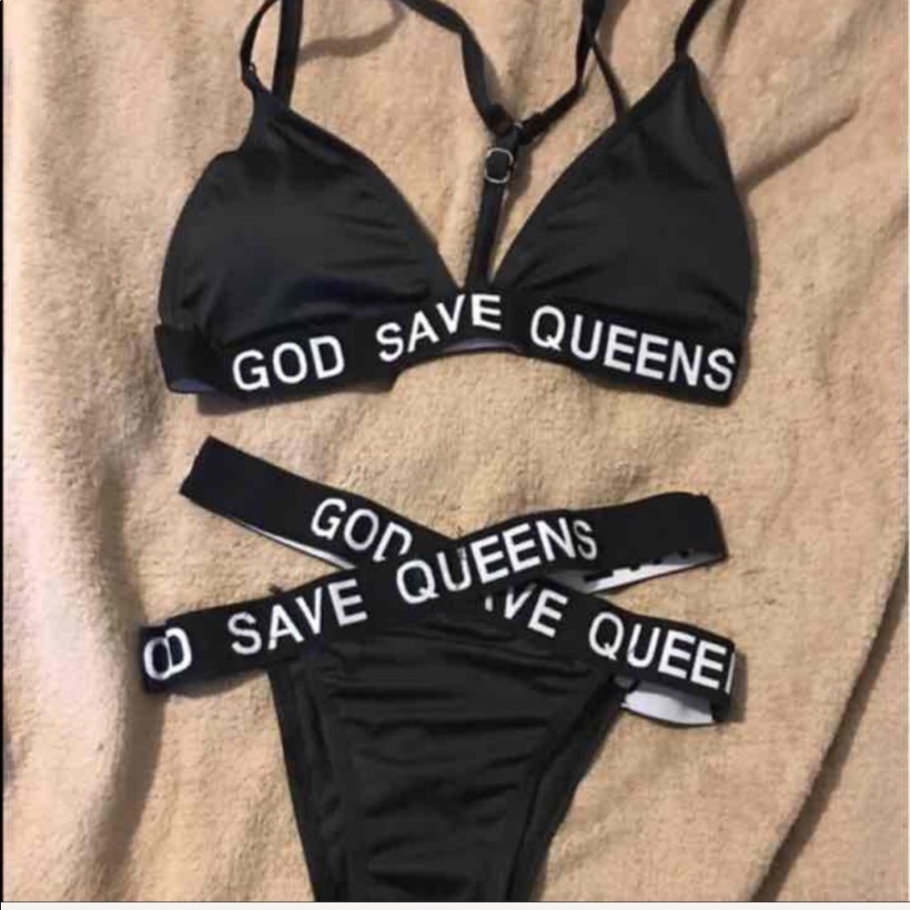 Kylie Jenner save Queens bathing suit Large - Picture 4 of 4