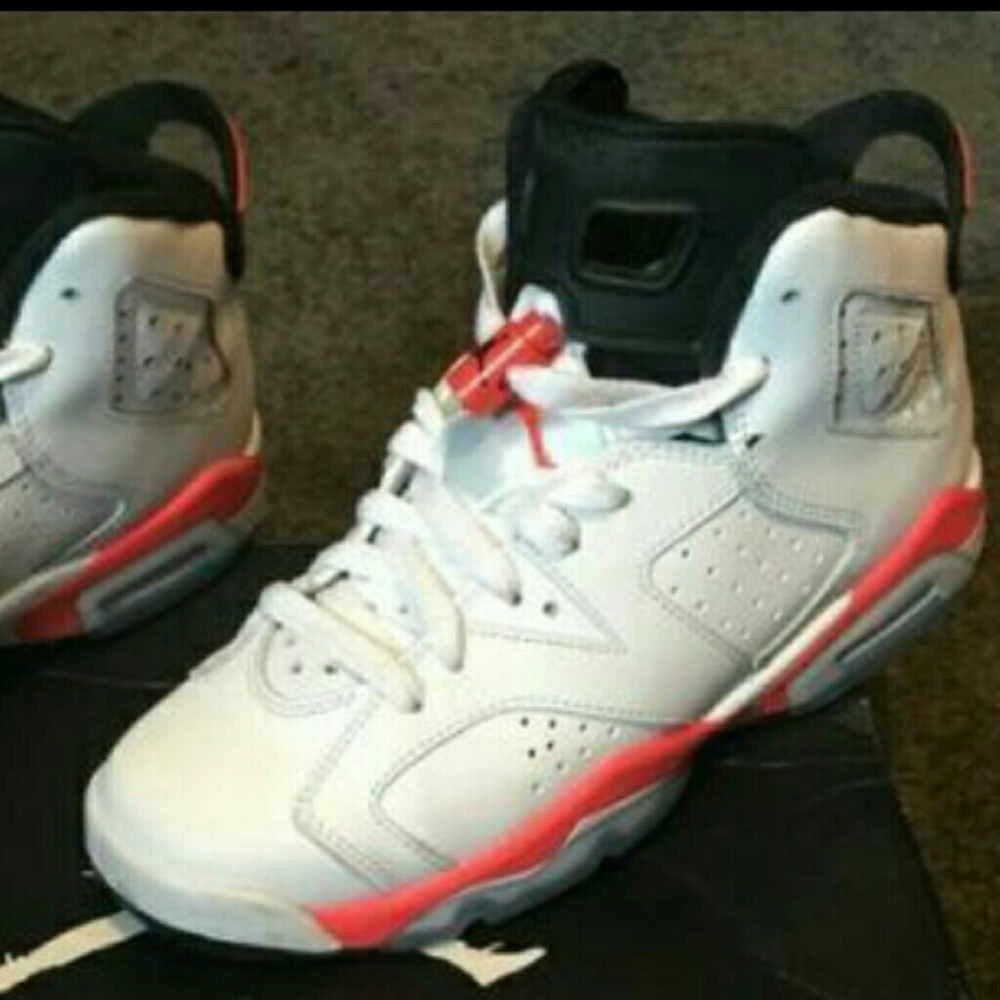 Jordans infrared 6s size 5 in boys 7 in girls
