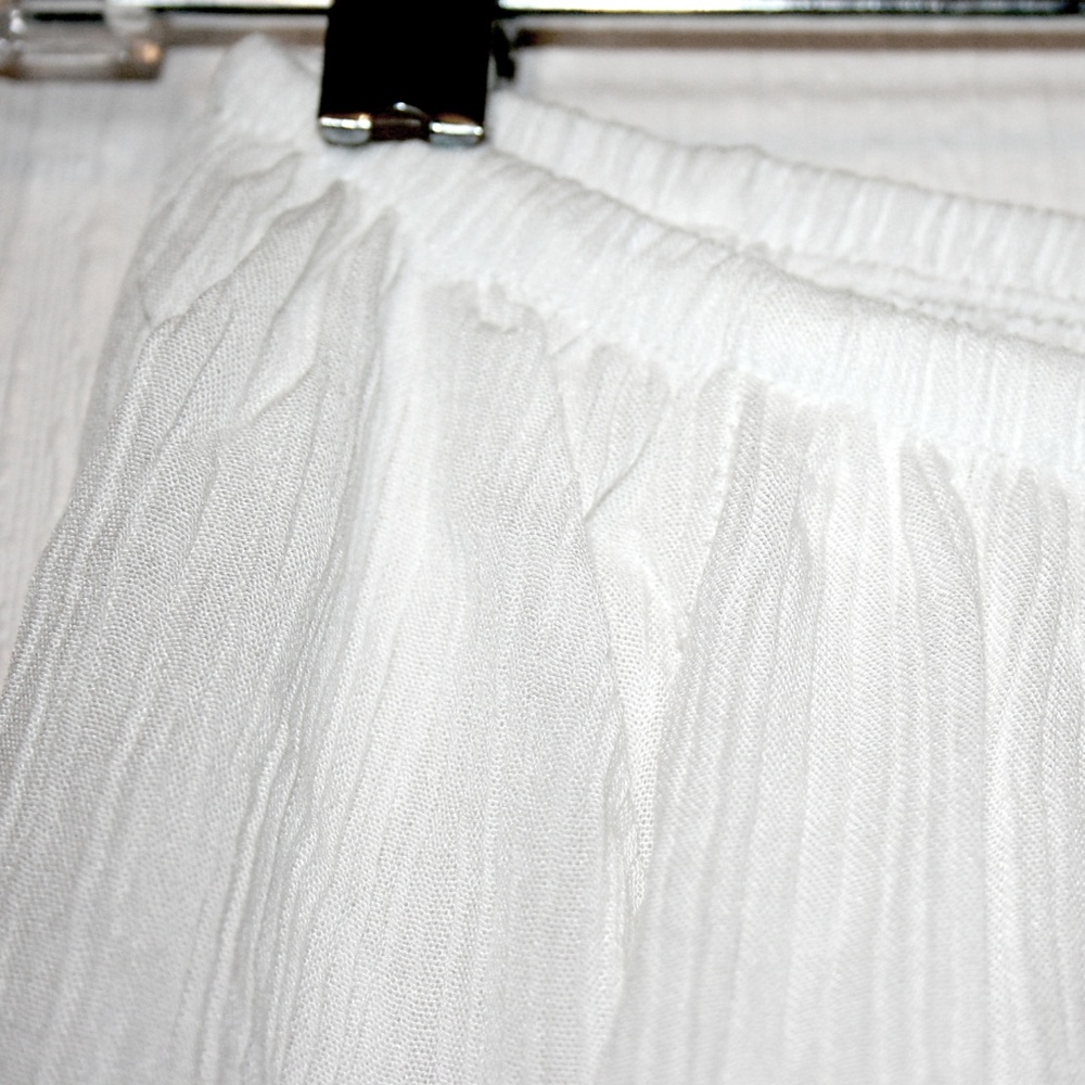 1 LEFT⚡Off Shoulder Top w/Eyelet & Ruffle Hem NWOT - Picture 4 of 8