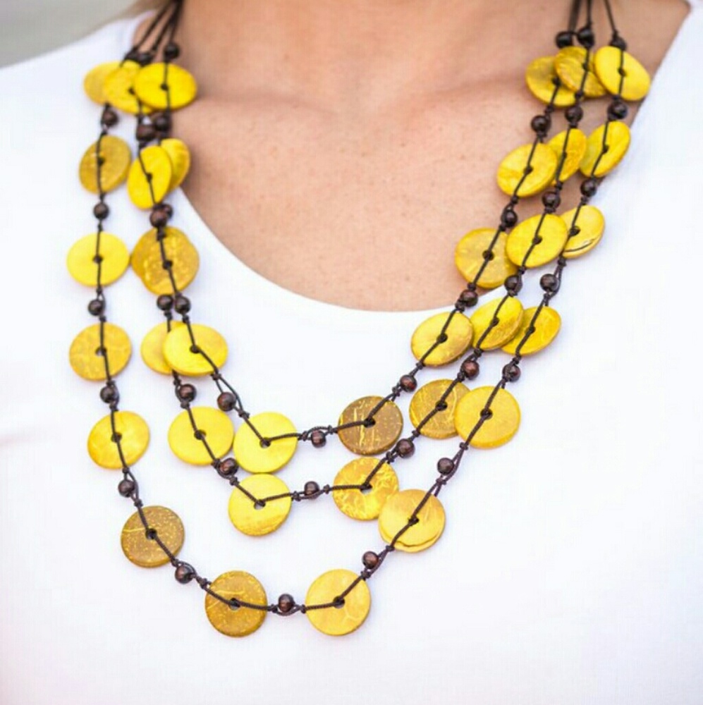 Yellow shells necklace set