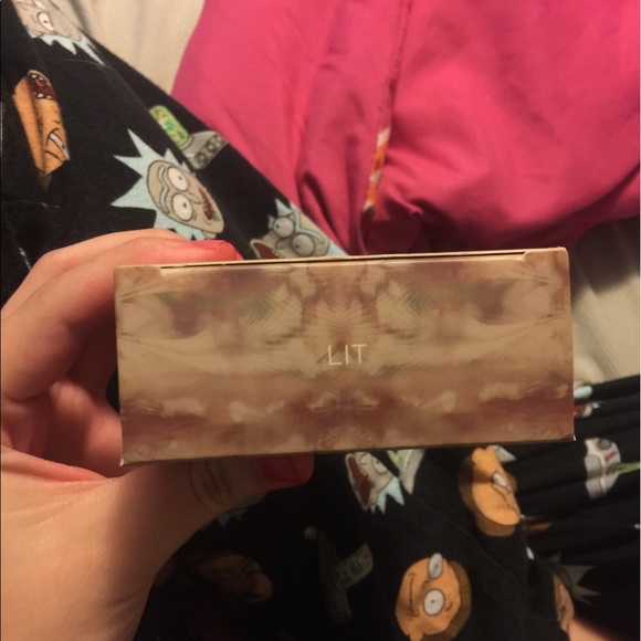 Urban Decay Naked Illuminated Highlighter - Picture 2 of 8