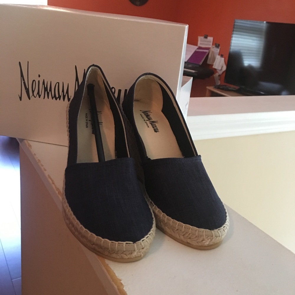 Neiman Marcus denim espadrilles, navy size 8