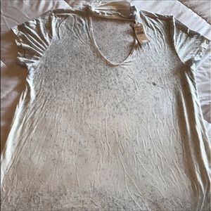 AE V NECK BNWT LG