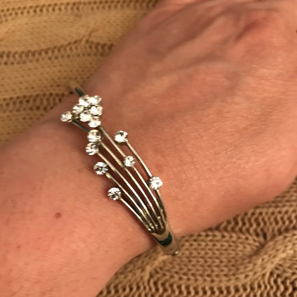 Crystal costume jewelry bracelet