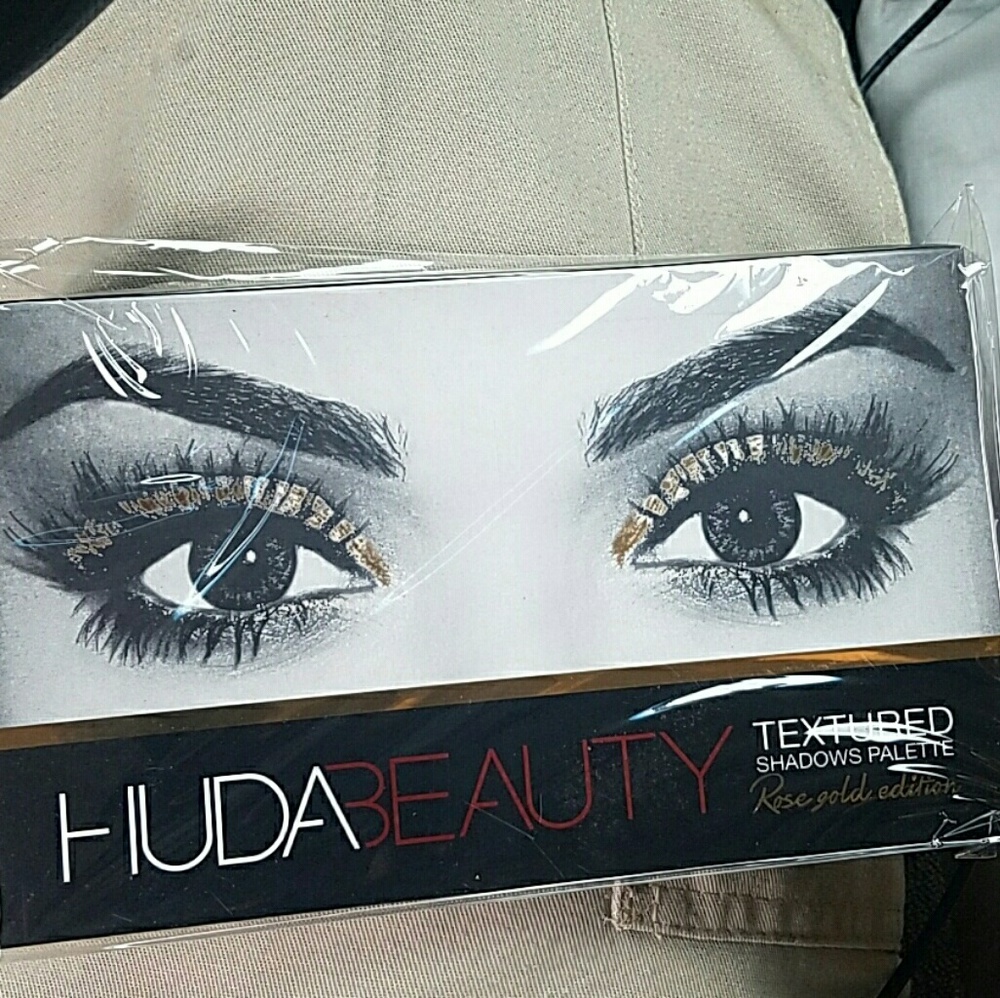 Huda eyeshadow palette
